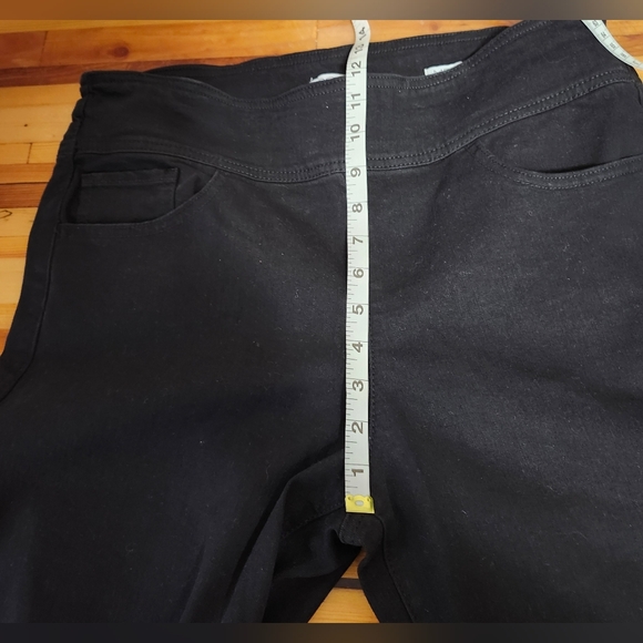 NWOT Melisa Flares PULL-ONS By Sophia Vergara...black. - Picture 4 of 7